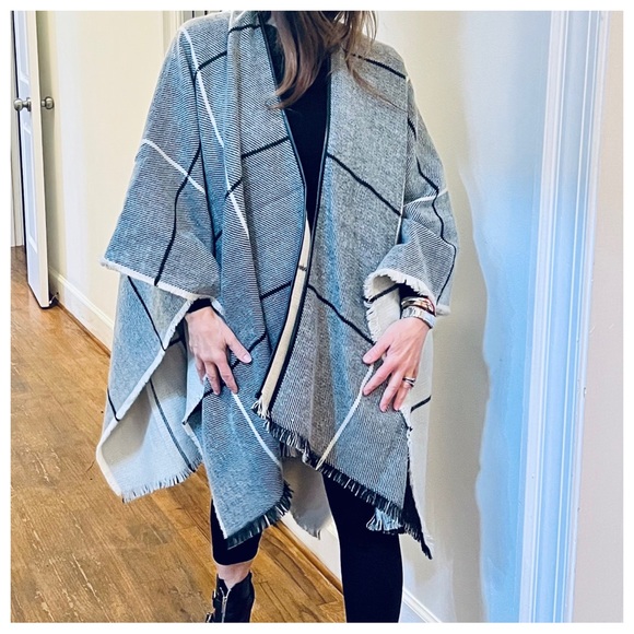 Chic Boho Fabulous Poncho Shawl - Picture 8 of 10